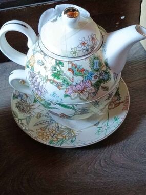 Vintage Floral Design Porcelain Teapot with Matching Saucer And Dish - Gold Trim